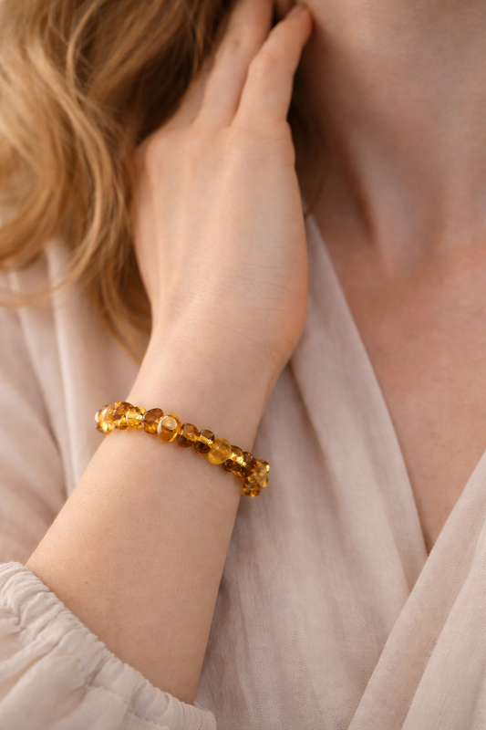 Pierre d’ambre : douceur solaire & énergie réconfortante